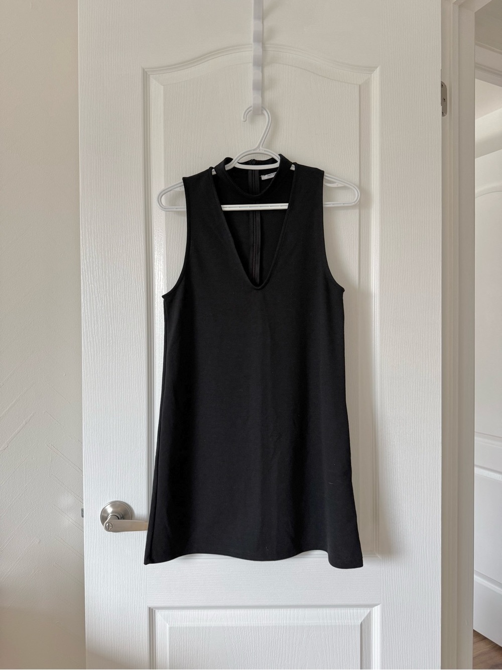 Zara Black Sleeveless V-Neck Shift Dress